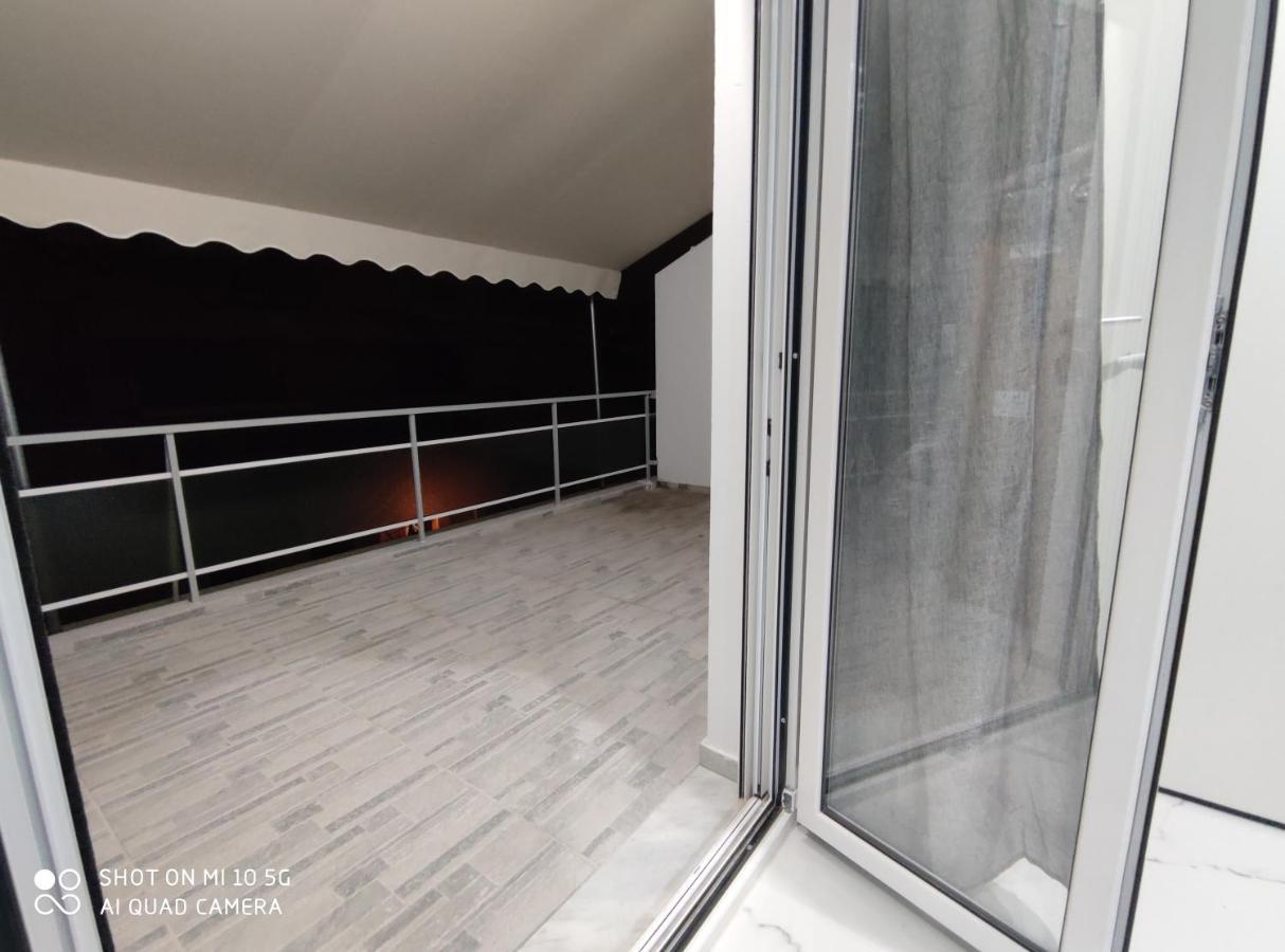 Modern Apartment With A Huge Terrace Athen Exterior foto